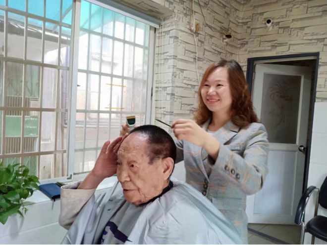 “还是会经常想起他”！袁隆平离开4年，他常去的理发店还在开
