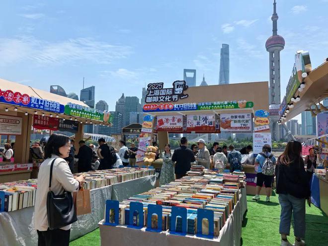 上海“五五购物节”来了：各区补贴大手笔，跨界新招激活消费活力
